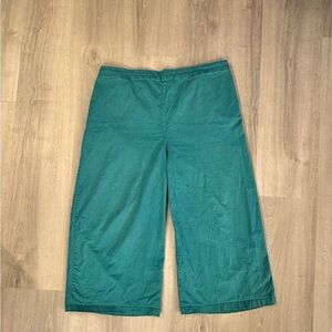 ELOQUII Kelly Green Cropped Pants With Back Patch Pockets and Flat Front Pockets